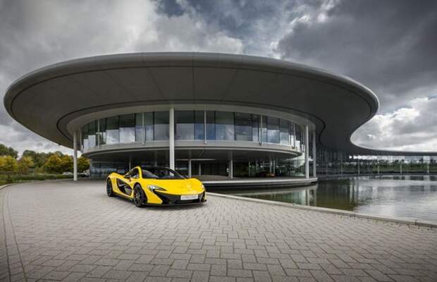 Футуристическая фабрика компании McLaren
