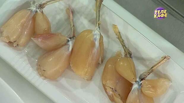 Тёплый салат «Лягушачьи лапки по-провансальски»