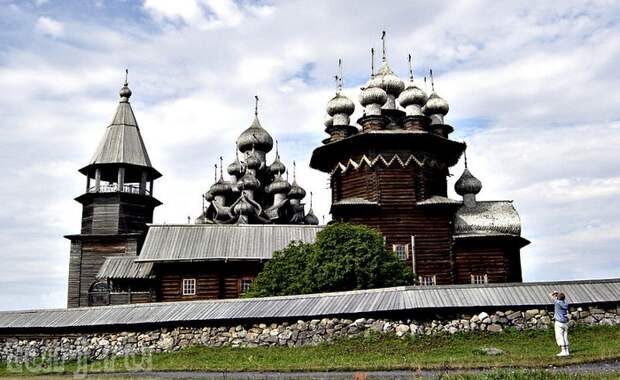 Россия, Погост Кижи, Кижи, Покровская церковь, Преображенская церковь, музей под открытым небом, храмы Карелии, древнерусское деревянное зодчество, достопримечательности России