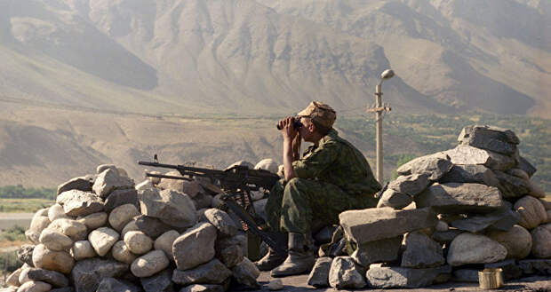 Пограничный пост между Таджикистаном и Афганистаном, архивное фото