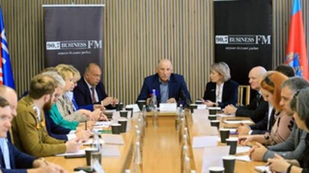 Круглый стол, посвященный проблемам с кадрами в строительной отрасли / Фото: amic.ru