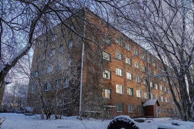 «Нас похоронит заживо»: как разрушается омская многоэтажка на глазах у чиновников