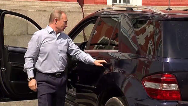 Я не знаю кто там сзади, но водитель у него - Путин Путин, Валаам, Песков, загадка, неизвестность, Политика, фотография, длиннопост