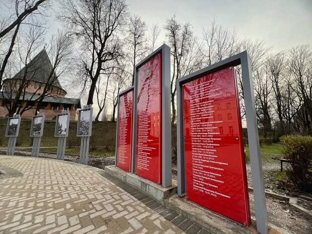 В смоленском парке закончили установку Доски почета