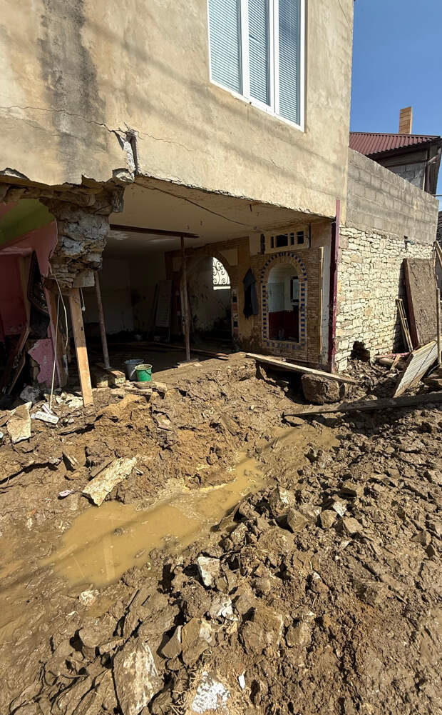 Сотни домов пострадали после прорыва дамбы в Дагестане