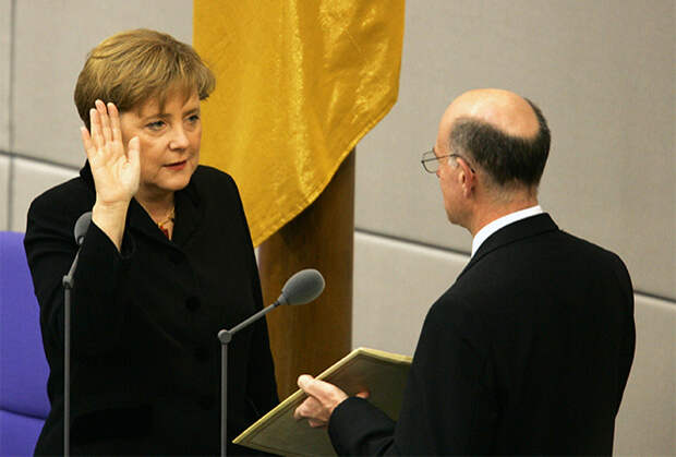 Ангела Меркель приносит присягу 22 ноября 2005 года