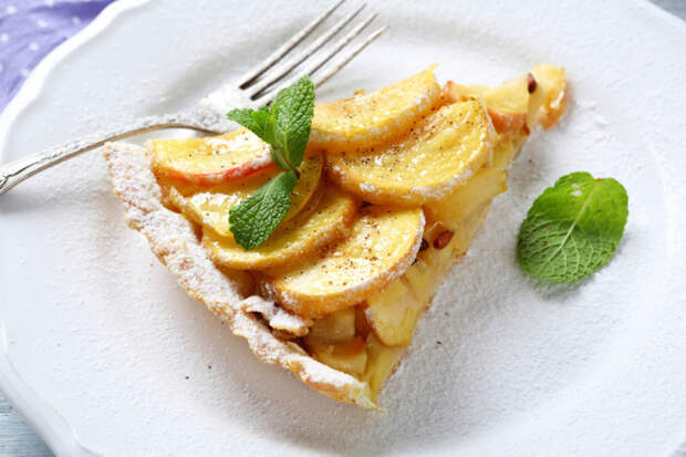 яблочный пирог с медом и орехами