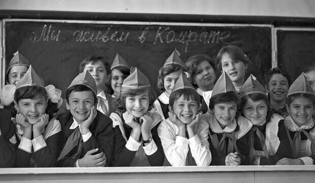 5 вещей, которые были запрещены в советской школе