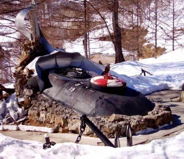 Памятник погибшей лодке С-117 и ее экипажу. /Фото: topwar.ru