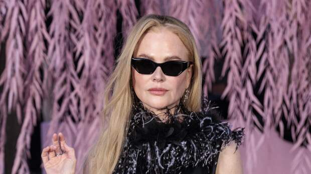 Наряд Николь Кидман на Неделе моды в Париже назвали уродливым в сети