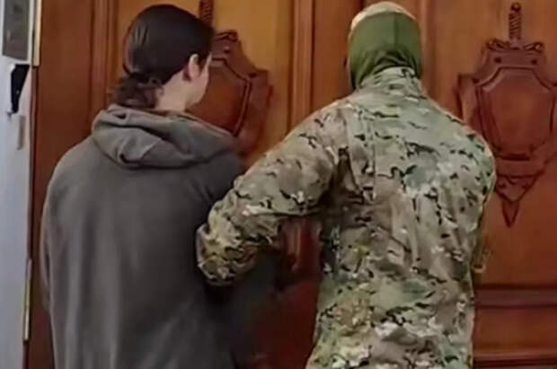 ФСБ показала кадры задержания подозреваемого в шпионаже жителя Ульяновска