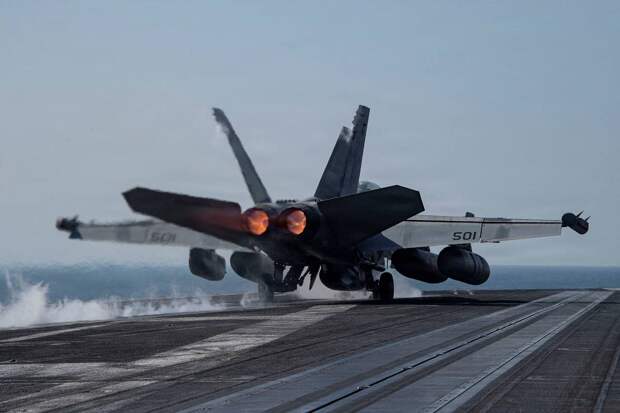 Иран назвал повреждение атомного авианосца сигналом США