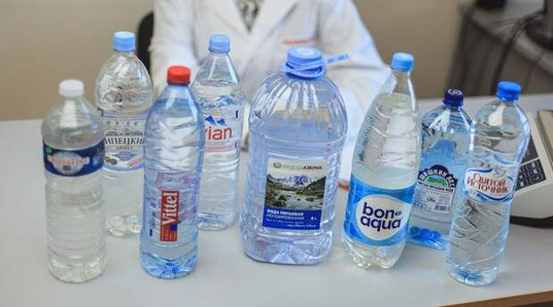 Питьевая вода известных производителей оказалась опасной для здоровья