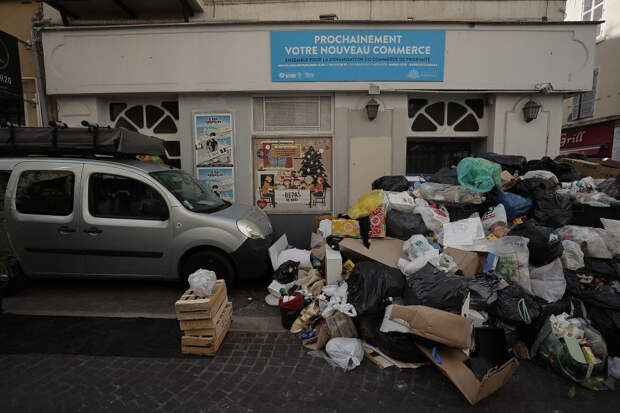 France garbage men 21 hour workweek strike