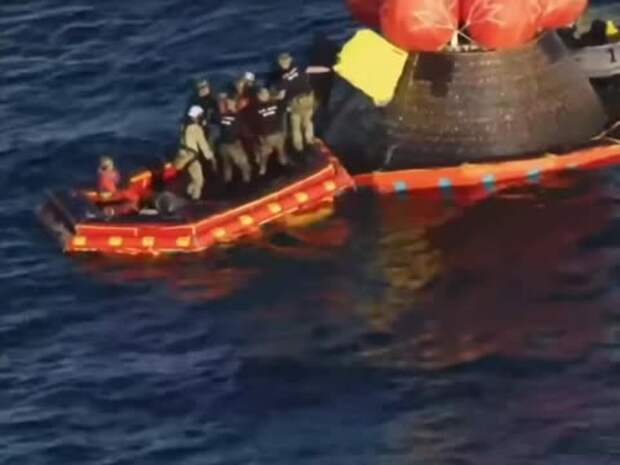 Появились первые кадры вернувшихся на Землю астронавтов НАСА