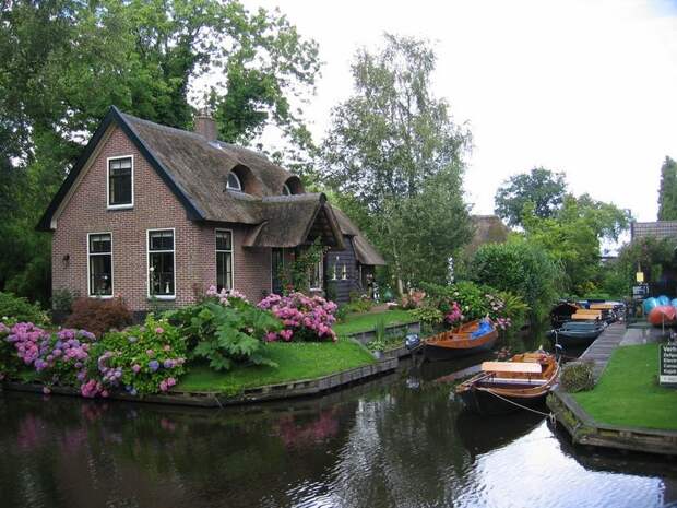 Giethoorn01 Giethoorn01 Гитхорн: деревня, где нет дорог