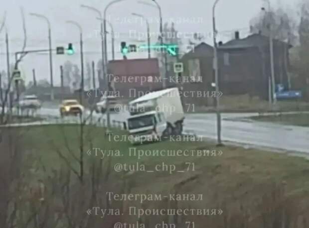 В Иншинском «газель» съехала с дороги и врезалась в ограждение