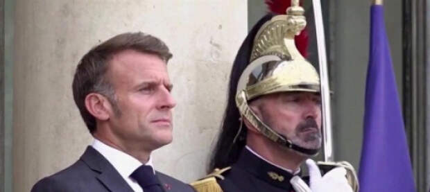 Парламент Франции отклонил инициативу по импичменту Макрона