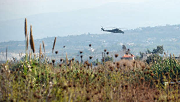 Российский вертолет Ми-24 патрулирует окрестности авиабазы Хмеймим, Сирия. Архивное фото