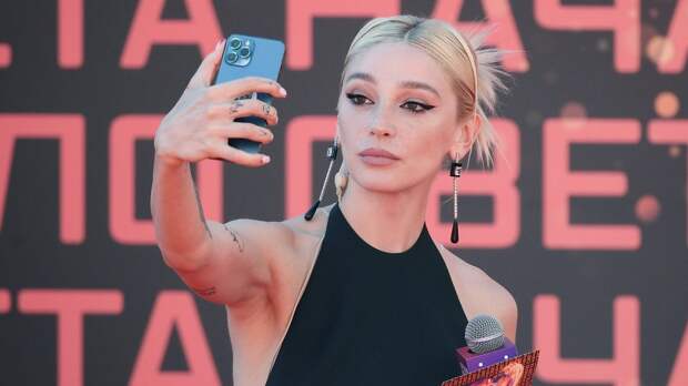 Откровенное фото Ивлеевой после смены имиджа описали в сети фразой «Опасность вернулась»