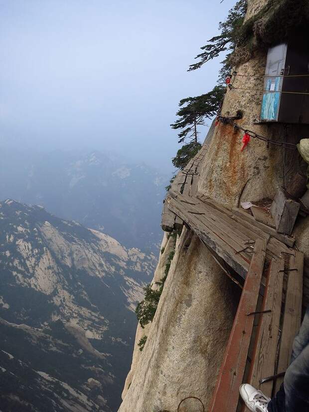Самая опасная пешая тропа в мире hikingtrail06 Самая опасная пешая тропа в мире