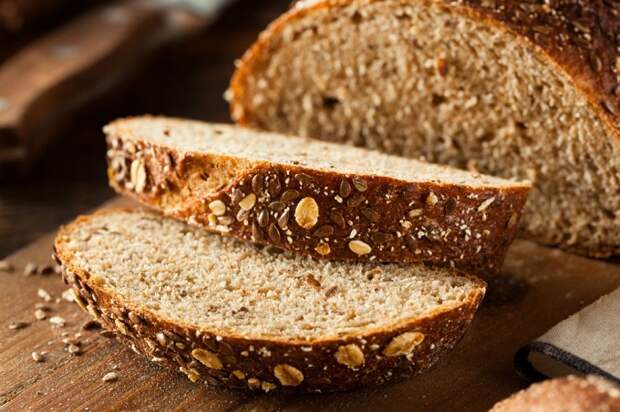 Мультизерновой хлеб лучше не покупать без упаковки. / Фото: aif.ru