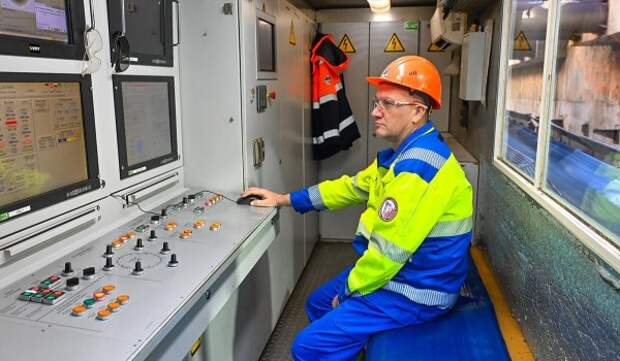 Рабочие продолжают строить станции метро в новогодние праздники