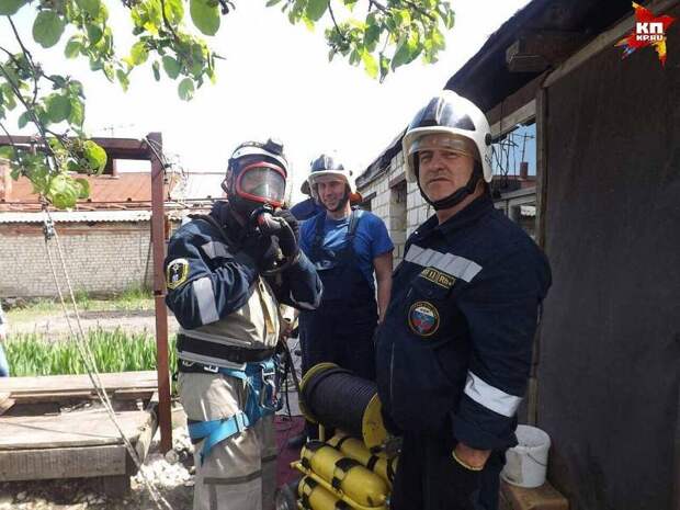 В Саратове спасатели достали кота из 30-метрового колодца