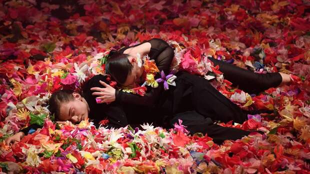 Танец Адама и Евы и концерт без дирижера: афиша с 16 по 22 февраля