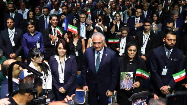 «Принц-неудачник»: зачем Пехлеви выступил против США и Израиля, прося пощадить Иран