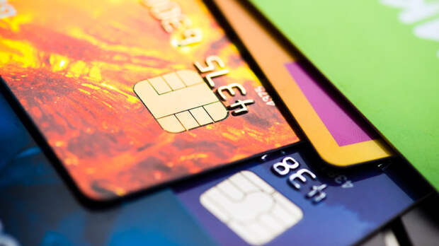 Ограничение числа банковских карт, детские сим-карты, тревожная кнопка на "Госуслугах": Дума приняла второй пакет мер против мошенников