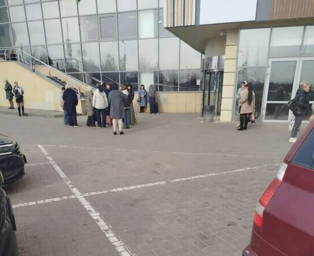 Сообщают об эвакуации в ТЦ "Континент" https://t.me/webmoney_dn/317601