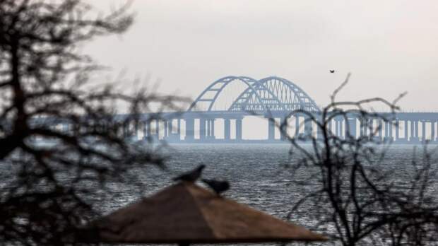 Движение автотранспорта по Крымскому мосту временно перекрыто