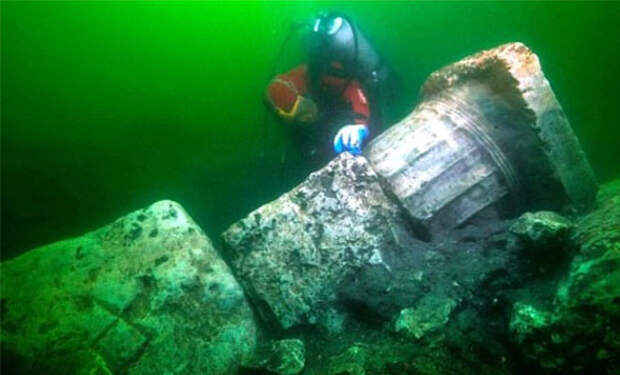 Дайверы нашли затерянный город, ушедший под воду тысячи лет назад