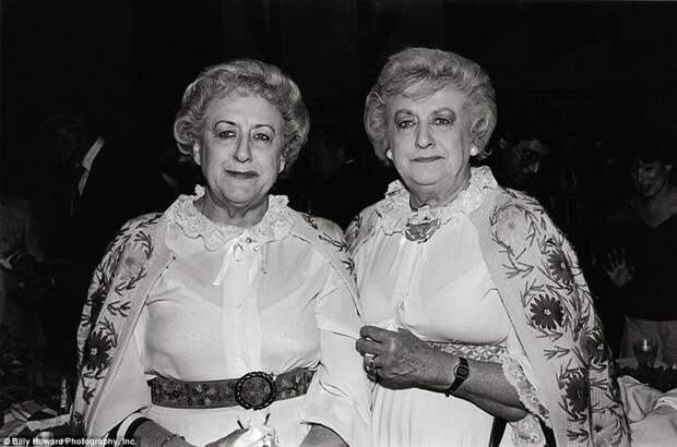 Стрип-клубы, трансвеститы и KKK: неспокойные 80-е в США в фотографиях культового фотографа 