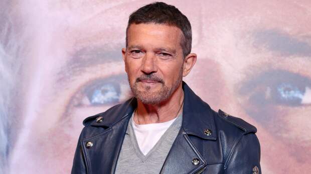 65-летний Антонио Бандерас объяснил, почему покинул Голливуд: «Приступ стал предупреждением»