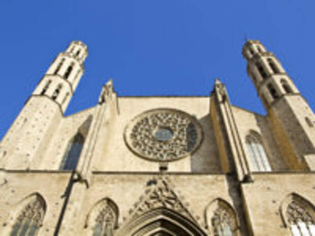 Испания. Барселона. Готический квартал. Barcelona - gothic cathedral Santa Maria del mar. Фото Toniflap - Depositphotos