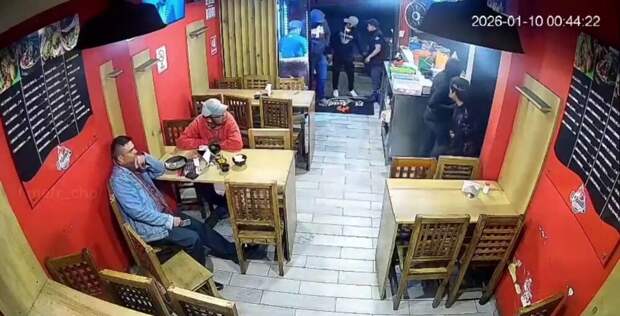 Вышел за пулей: вооруженное ограбление закусочной в Мексике