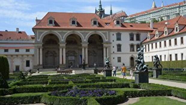 Здание Сената Чехии в Вальдштейнском саду. Архивное фото