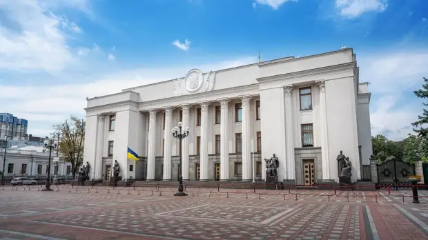 Депутаты Рады попросили другие страны отключить Россию от SWIFT