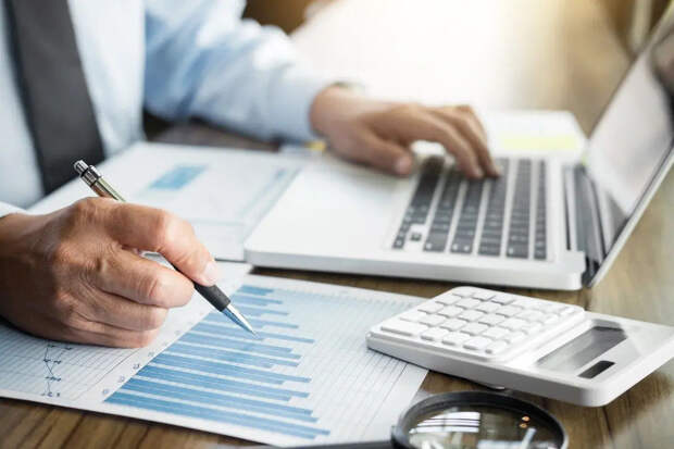 Юрист SuperJob объяснил, в каких случаях работодатель может наказать сотрудника за мат