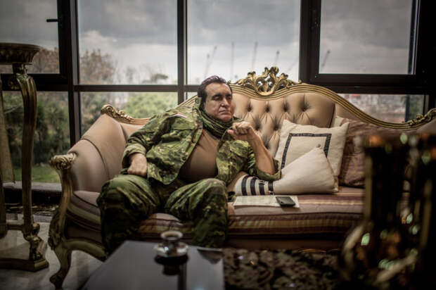 Мохаммад Джабер, могущественный военачальник Сирии, генерал и основатель ополченцев пустыни Хокс, базирующихся в Латакии. Автор фотографии: Кристиан Вернер. Мохаммад Джабер, могущественный военачальник Сирии, генерал и основатель ополченцев пустыни Хокс, базирующихся в Латакии. Автор фотографии: Кристиан Вернер.