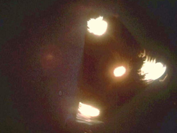 Фото треугольного объекта над Бельгией Фото треугольного объекта над Бельгией