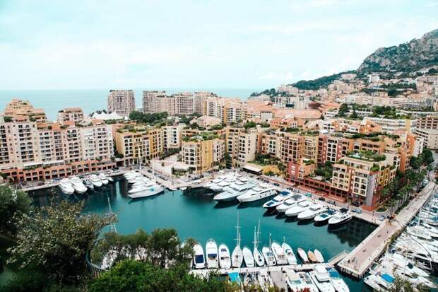Все Монако можно пересечь с Юга на Север за один час