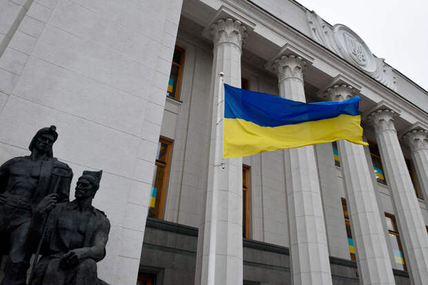Депутат Рады Безуглая призвала "сдавать паспорта" уехавших украинцев