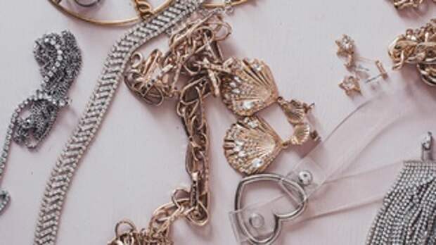 На Алтае двое парней ночью обчистили легковушку и попались полиции