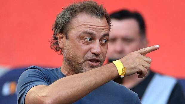 Тренер «Динамо» Гусев заявил о взломе аккаунта после обнаруженных лайках под фото Зеленского