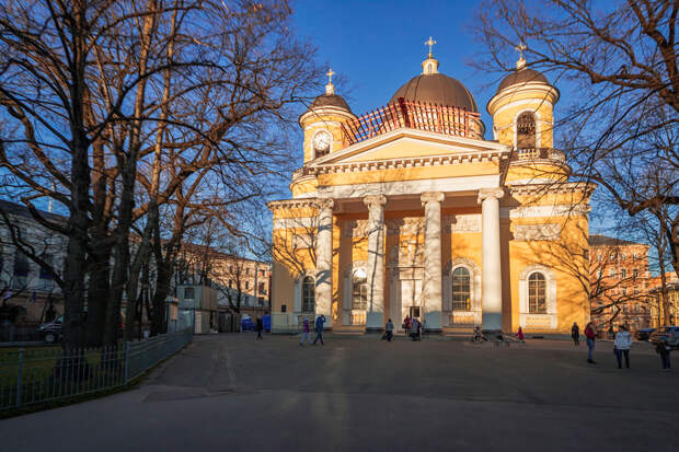Спасо-преображенский собор в Петербурге на преображенской площади