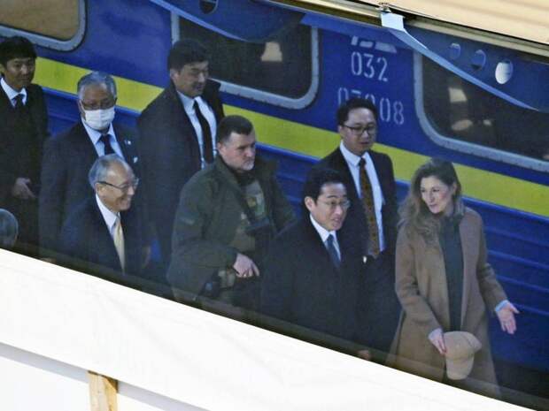 Системный конфуз: неожиданный визит японского премьера вызвал скандал на Украине