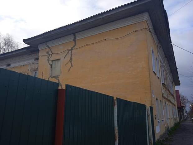 В Кузбассе женщина прописала иностранца в заброшенном доме: заведено уголовное дело